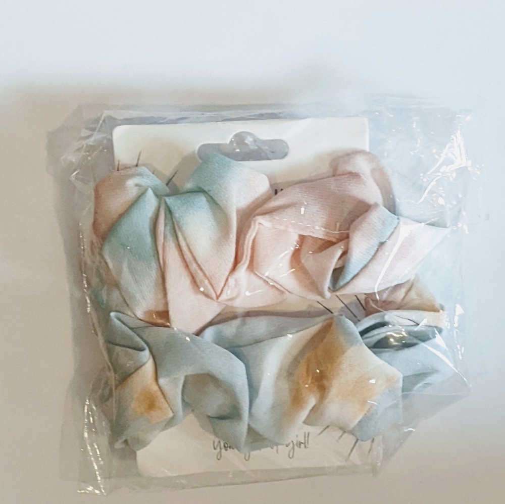 (3/30$) Gemelli scrunchie duo